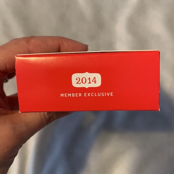 Hallmark a springy surprise elf Jack in the box keepsake 2014 NIB ornament - Picture 4 of 4